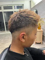 カット＋ブリーチ＆カラー