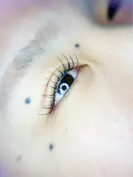 LEDエクステ80​〜​100本＋まつ毛パーマのセットメニューとなります。