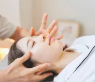 学生限定、（女性限定）小顔矯正、骨盤矯正、全身が整う美容整体＋マッサージ　いつでも９０分１０００円割引