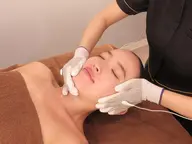 【★人気No.3★1回で劇的変化！小顔コルギ&華奢デコルテコース】60分　4,480円