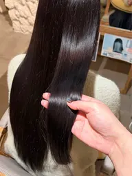 【NEW OPEN価格】ウネリ・クセに☔️ツヤツヤ縮毛矯正＋トリートメント🫧