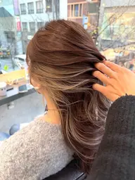 【✨ミニモ限定価格✨】🤍🩶カット&インナーカラー&うる艶トリートメント🩶🤍