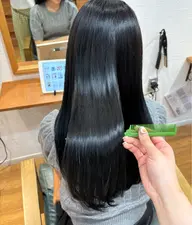 【🫧サラツヤ髪に🫧】カット + ダメージレス縮毛矯正 + ケアトリートメント(鎖骨下まで長さある方のみ)