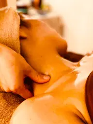 【サバイコース:40分】炭酸ヘッドスパ＋首肩withオイル