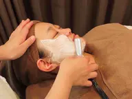 レディースシェーブ🫧  顔、襟足をお剃りします