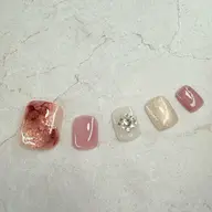 フットネイルトレンドデザイン