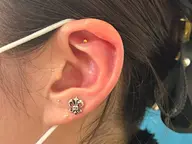 耳ツボジュエリー💎六本木乃木坂駅近/シンプルデザイン、お試しに🫧両耳6個3850円/30分