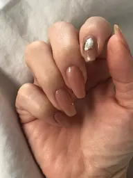 【シンプルネイルアート】1本〜2本アート。オフ込み。丁寧にケア致します。持ち込みアートは事前にお問い合わせ下さい。