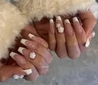 🎀🉐チッブ長さ出し+パ-ツ2個🎀🉐フレンチ🎀🉐ワンホンネイル🎀🉐ケア込み