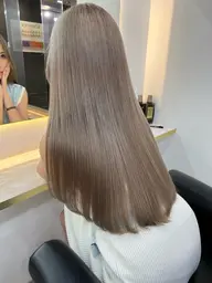 ミニモ限定価格✨　　　　　　　　　　　　　ハイトーンブリーチカラー＋美髪ケアトリートメントコース✨