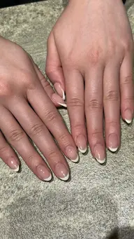 フレンチネイル🩰(ストーン別途でつけられます🌟)