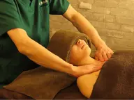 【更なる小顔作りに♪】小顔50分+ほぐし整体15分+デコルテリンパ流し10分 計75分¥5300