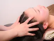 【頭痛・眼精疲労】ヘッドマッサージ（ヘッドスパ/耳ツボ）＋電気