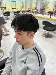 【⚠️3月春限定⚠️早い者勝ち💨】🔥ラフに決まる海外風ヘア🔥メンズカット＋海外風パーマ🌀