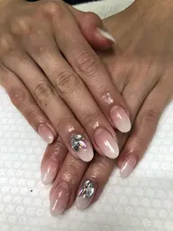 ハンドネイル、U20特別価格💅✨　　　　　　　　　　　アート2本➕オフ➕ケアー込み