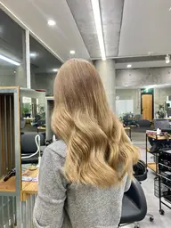 《🧸トリプルカラー🧸》ブリーチ2回+高発色エドルカラー+ 残留ダメージ除去処理トリートメント＋毛先カット🫧