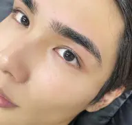 《メンズWAX脱毛》骨格や筋肉に合わせ導き出した黄金比を元に眉の形を整えお顔に合った眉毛に仕上げます。