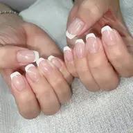 クリアフレンチネイル4500円定額です💕再来のお客様はプラス1000円になります✨(パーツ別途)