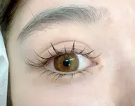 マツエク🍀新人気パリエク(パリジェンヌと漫画デザインフライトラッシュ毛140本)¥13,560