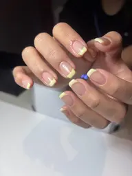 オフなし フレンチネイル