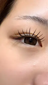 【まつ毛の印象を強めたい時は】フラットラッシュ 140本