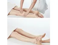 フット＆レッグ エステ✨正しい位置へ脂肪を戻し、定着させるオイルでマッサージ💕美肌作用の美容液を たっぷり足裏まで🥰