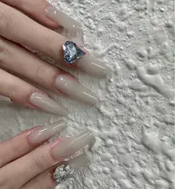 チップ長さだし🧚🏻ワンカラー✨と大きいパーツ💫