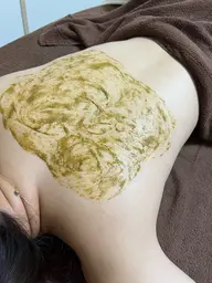 【背中のぶつぶつ改善】韓国の最新美容”塗る金の糸”☆背中ハーブピーリング　ブライダルの方にもオススメ！