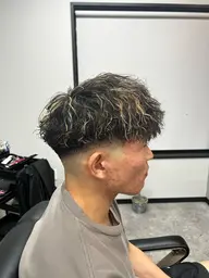 メンズフェードカット (刈り上げ部分のみ)※上の部分もカットする場合2000円かかります