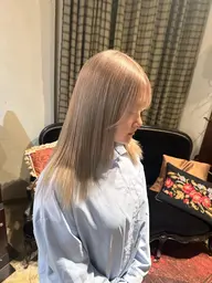 ３・4月限定【ミニモ学割】🩶🧸ロング​〜​ボブ限定⭐︎カット＋ブリーチリタッチ＋髪質改善カラー＋保湿トリートメント🩶