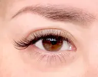 【モチ抜群】4週間取れにくくストレスフリー✨ボリュームラッシュ120束(約600本)オフ無料♪