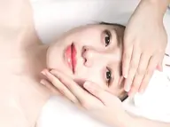 人気NO:1頭蓋骨小顔矯正+小顔コルギ+ 毛穴洗净+石膏パック計:80分 9980円