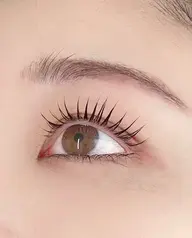 【ケラチンラッシュリフト¥3300】高濃度ケラチンでまつげの細い方でも安心◎根本から立ち上がるリフトアップカール。