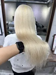 【高校卒業生限定🫧💍🤍】　　　　　　　　　　　　　　　　　　　ミニモ学割　ブリーチ2回＋カラー＋トリートメント