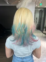 ⭐️デザインカラーはこちら⭐️カット+ルーツカラーorハイライトorグラデーションカラー(バレイヤージュ・裾カラー)