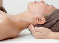 【慢性的な首肩コリ】上半身コルギ+小顔矯正コルギ +高濃度10,000PPM凍結神泡炭酸ドライヘッドスパ　90min