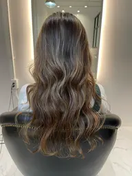 【ダメージ軽減94%ケアブリーチ💫込み】外国人風グラデーションカラー＋1stepトリートメント