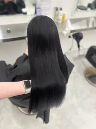 ミニモ学割🤍3月末まで🤍《🤍U-24限定🤍》"縮毛矯正"＋カット＋カラー＋外部補修トリートメント🖤