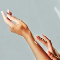 【ネイルケア♡ハレの美コース】爪だけでなく、手元全体をより美しく魅せたい方へ…♡