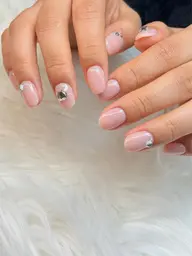 ハンド✋ オフ無♢シンプル🔸 ショートネイル✨仕上がりの自爪が4ミリまで/2色可♡(ワンカラー・ラメグラデ・全面ラメ)