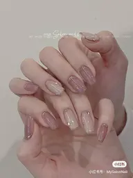 季節のトレンドミラーネイル