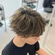 【髪の毛に立体感！】メンズカット+ハイライト、ローライト🔆