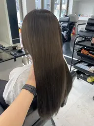 カット、縮毛、トリートメント、ヘッドスパ