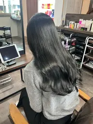 【🖤美容業界で話題❗️黒染め不使用&色持ち抜群の黒】フェイクブラックカラー+髪質改善トリートメント　¥9000