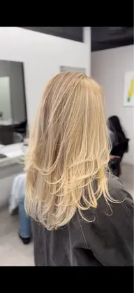 早い者勝ち🥇期間限定クーポン🌕【1ブリーチ➕カラー➕デザインカット】‼️