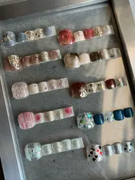 【オフあり】サンプルから選べる親指アート2本➕ワンカラー👠🫧