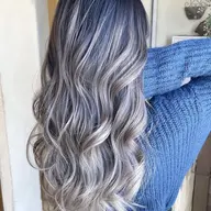 【憧れ外国人風🌈】グラデーションカラー+美髪トリートメント ¥12000