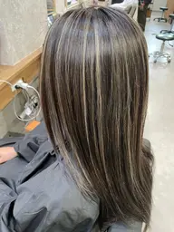 〖ブリーチ〗ハイライトカラー🔆⟡.·トリートメント🍒✨️