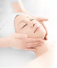 肌診断、フェイシャル( パックなし)、毛穴吸引、フットケア付き