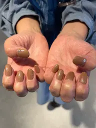 オフなし持ち込みシンプルネイル(片手に1.2本アート)